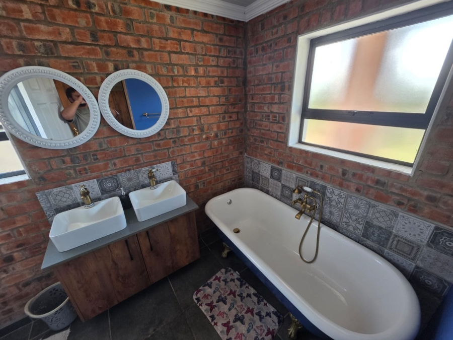 3 Bedroom Property for Sale in Paradise Beach Eastern Cape